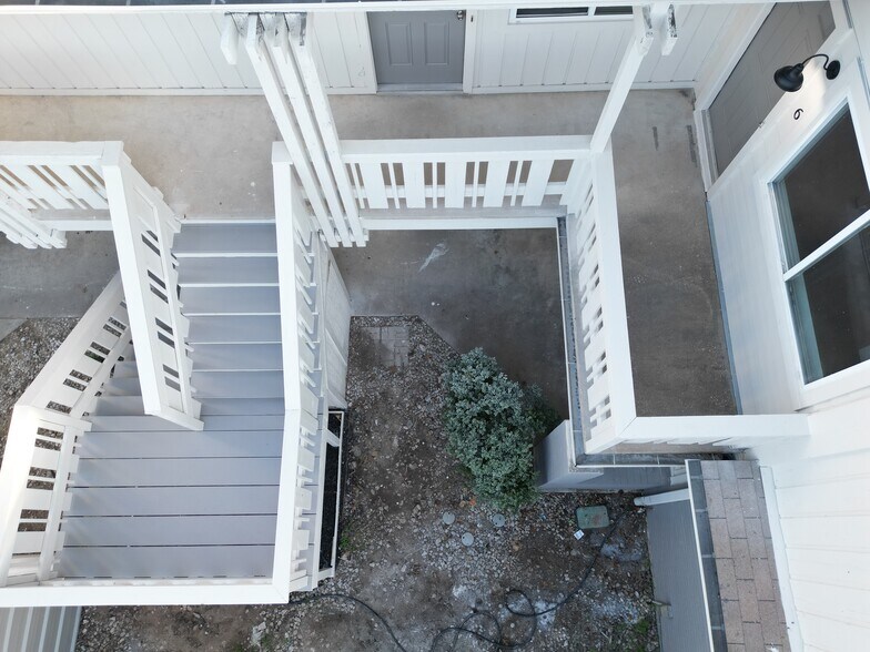 More Photos Of 927 E 41st St, Austin Office Residential For Lease