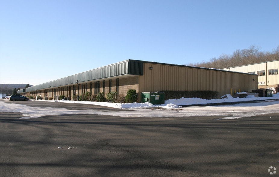 More Photos Of 430-468 Smith St, Middletown Flex For Lease