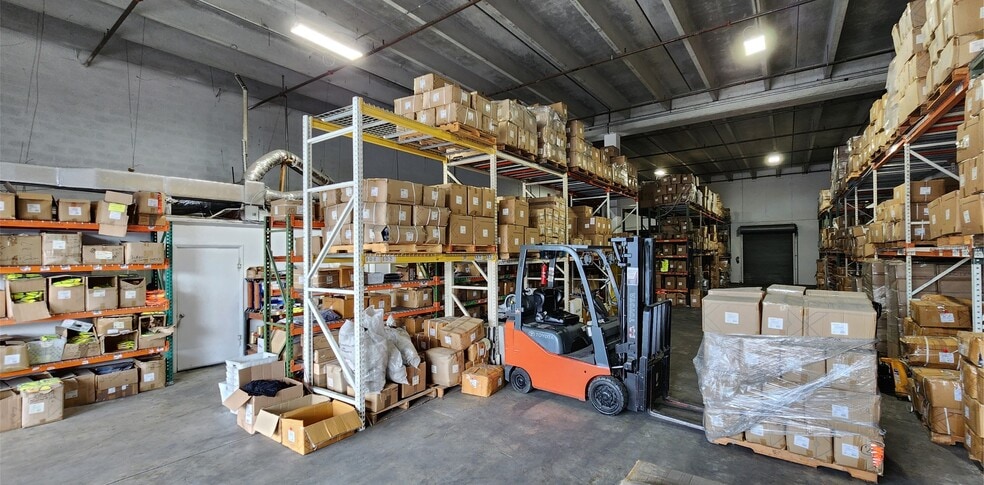 More Photos Of 8741-8891 NW 102nd St, Medley Warehouse For Lease