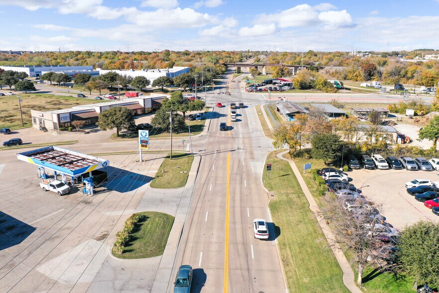 More Photos Of 915-921 N Mill St, Lewisville Office For Sale
