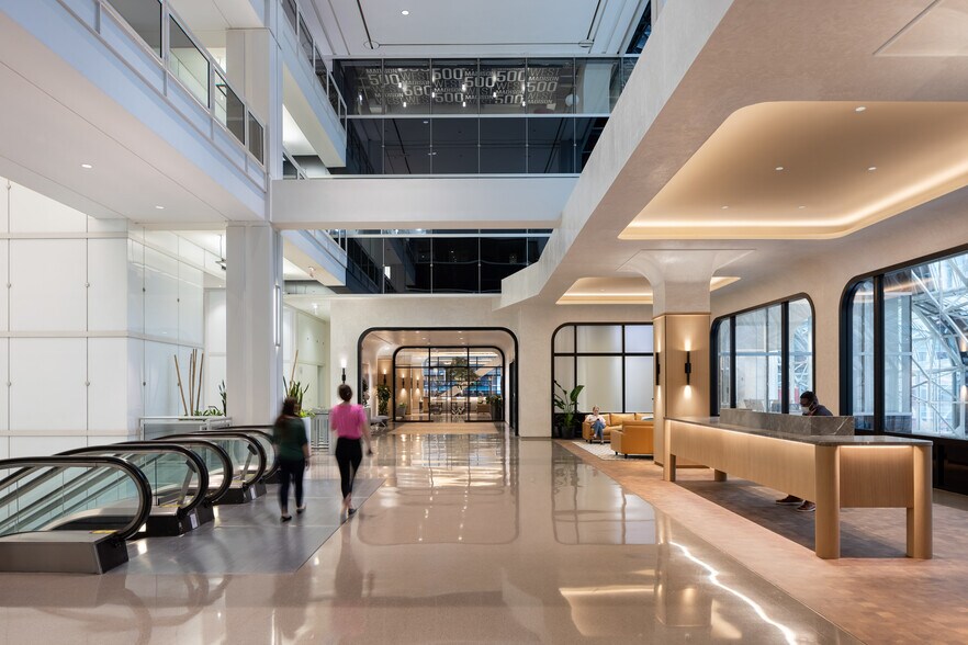 More Photos Of 500 W Madison St, Chicago Office For Lease