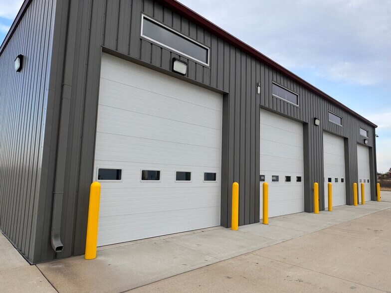 More Photos Of N643 Boulder Rd, Watertown Distribution For Sale