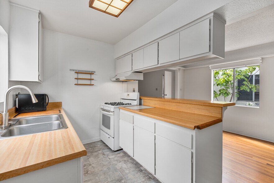 More Photos Of 1507-1509 14th St, Santa Monica Apartments For Sale