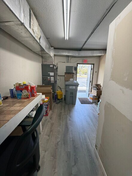 More Photos Of 9139 Park Blvd, Seminole General Retail For Lease