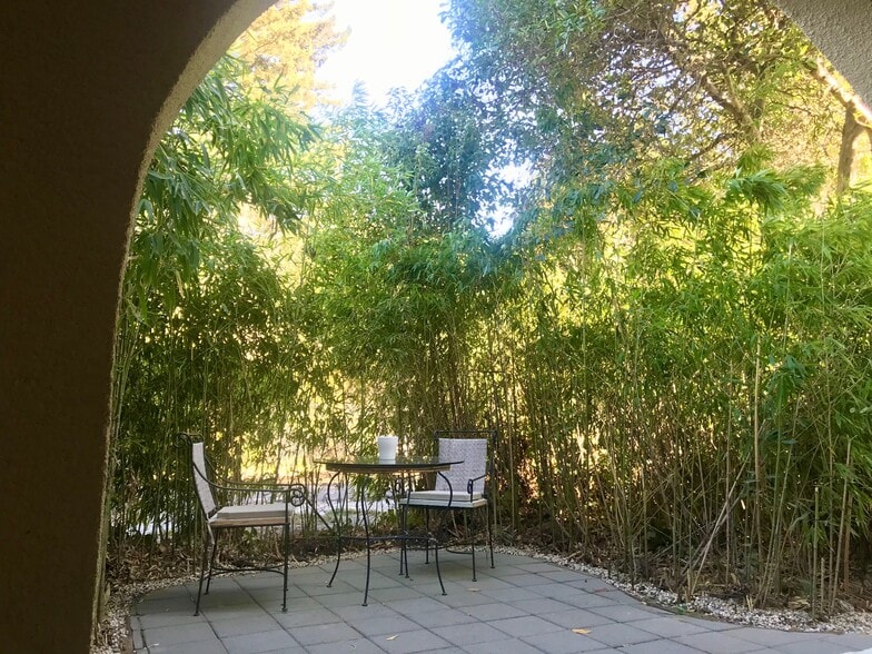 More Photos Of 3-11 Ross Cmn, Ross Storefront Retail Office For Lease