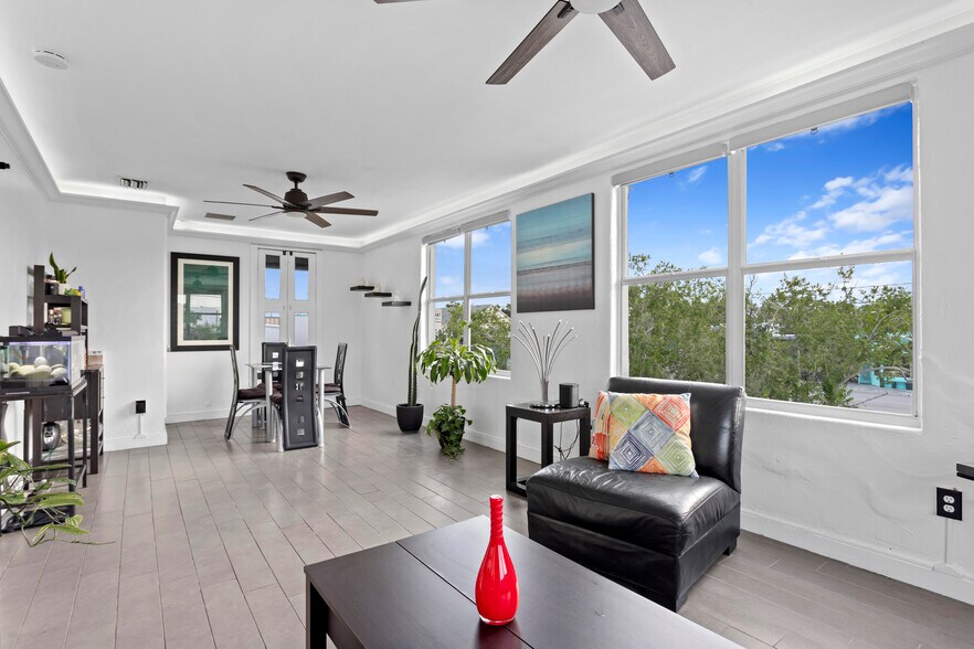 More Photos Of 103 E Genesee St, Tampa General Retail For Sale