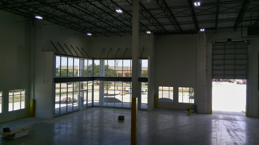 More Photos Of 1751 Valley View Ln, Farmers Branch Distribution For Lease
