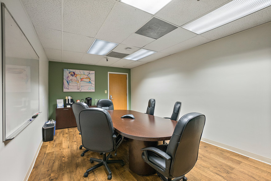 More Photos Of 16200 Ventura Blvd, Encino Office For Lease