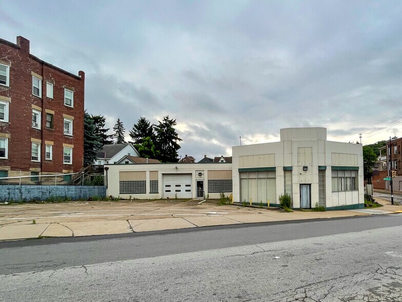 Primary Photo Of 1002 Chartiers Ave, McKees Rocks Warehouse For Sale