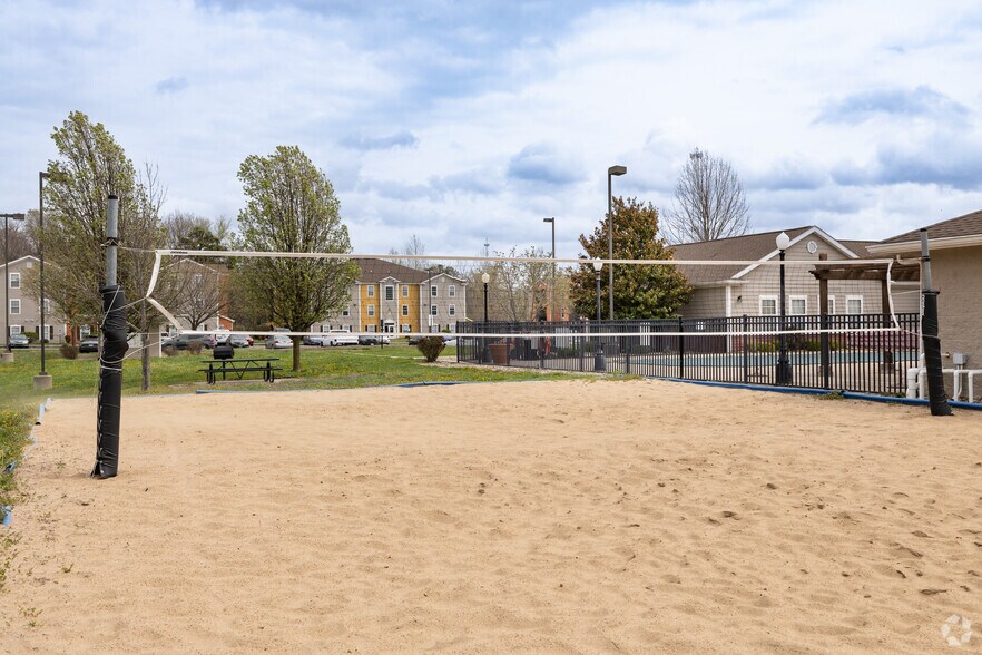More Photos Of 500 Saluki Blvd, Carbondale Apartments For Sale