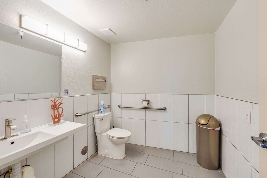 More Photos Of 15401 Hesperian Blvd, San Leandro Unknown For Lease