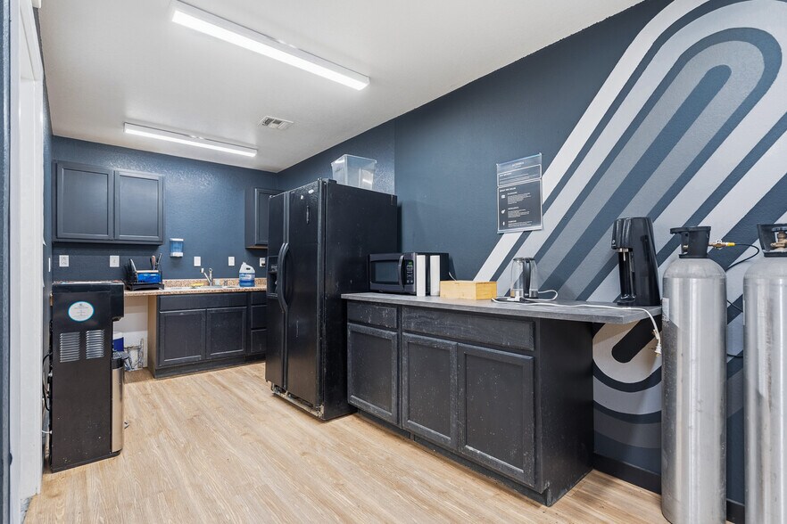 More Photos Of 22900 W Skelly Rd, Haskell Light Manufacturing For Sale