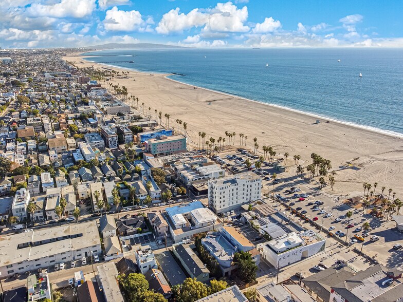 More Photos Of 14 Ozone Ave, Venice Apartments For Sale