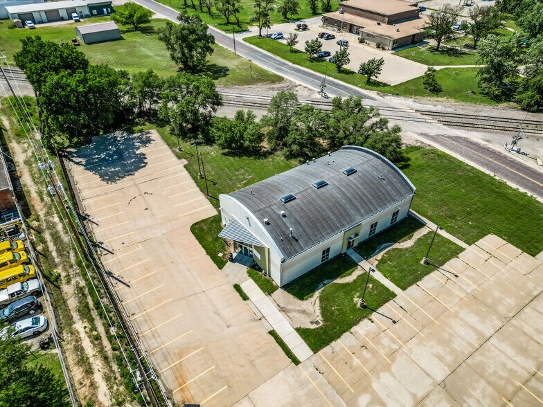 More Photos Of 500 W 1st Ave, Hutchinson Office For Sale