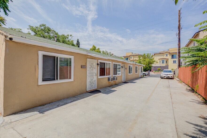 More Photos Of 11334 Oxnard St, North Hollywood Apartments For Sale