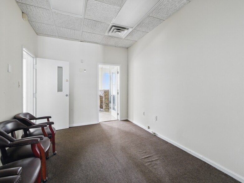 More Photos Of 16 Green St, Newark Office For Lease