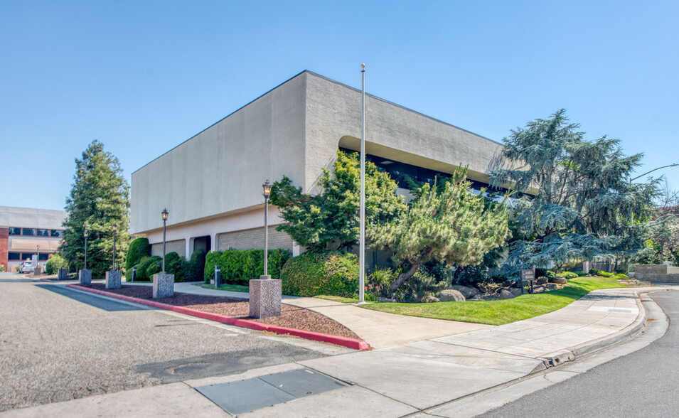 Primary Photo Of 776 E Shaw Ave, Fresno Office For Lease