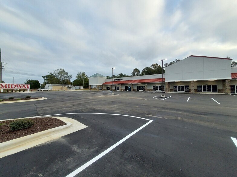 More Photos Of 8100 Fayetteville Rd, Raeford General Retail For Lease