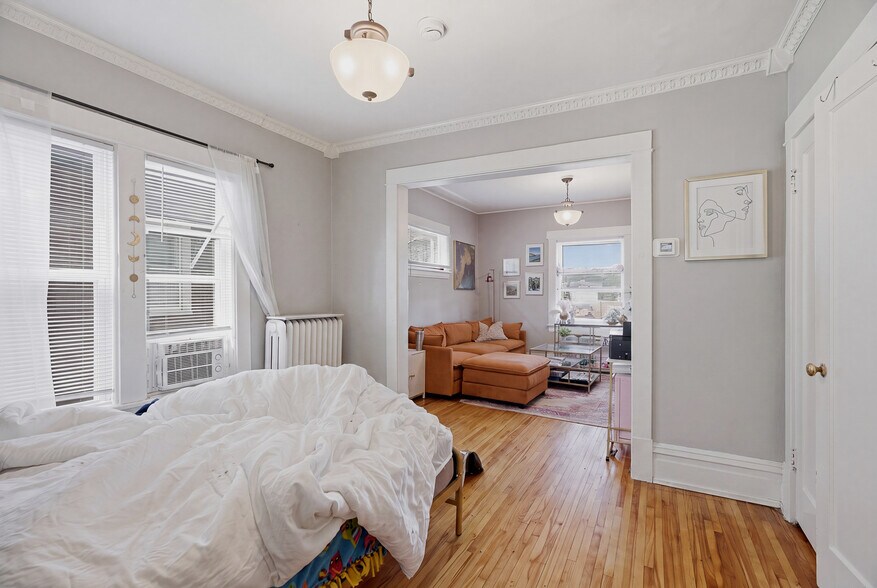 More Photos Of 2641 Lyndale Ave S, Minneapolis Apartments For Sale