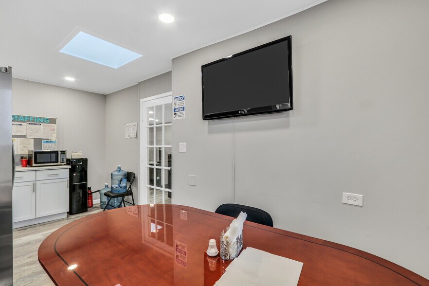 More Photos Of 1400 Sunset Ave, Waukegan Medical For Sale