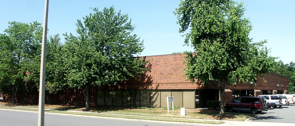 More Photos Of 2748 Interstate St, Charlotte Unknown For Lease