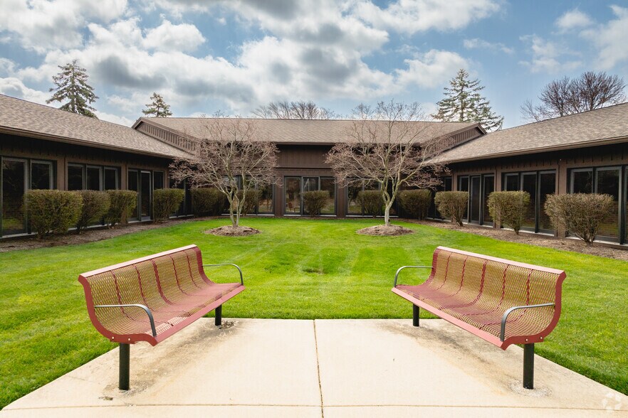 More Photos Of 2735 N Holland Sylvania Rd, Toledo Office For Sale