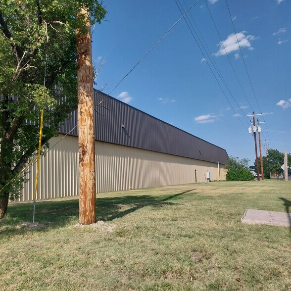 More Photos Of 2710 W Pawnee St, Wichita Manufacturing For Sale