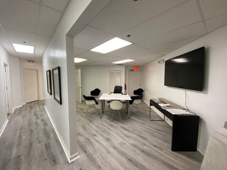 More Photos Of 1500 Colonial Blvd, Fort Myers Office For Lease