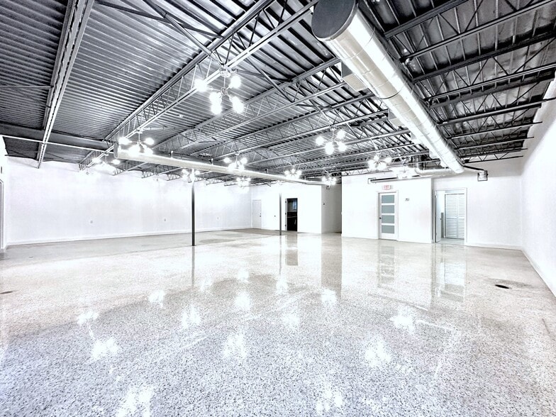 More Photos Of 1506 54th Ave N, Saint Petersburg Storefront Retail Office For Lease