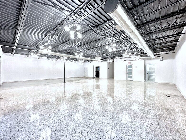 More Photos Of 1506 54th Ave N, Saint Petersburg Storefront Retail Office For Sale