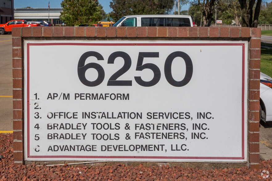 More Photos Of 6250 NW Beaver Dr, Johnston Warehouse For Lease