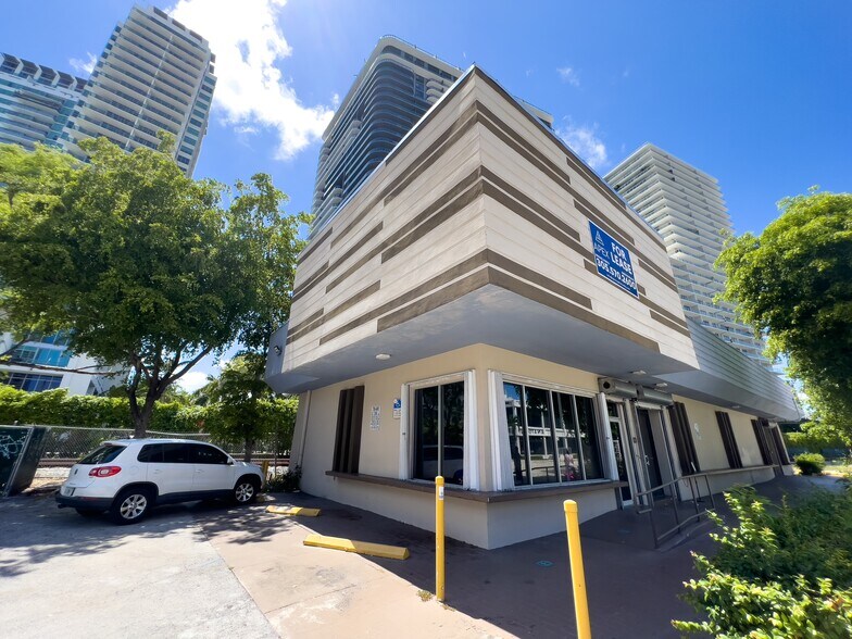 More Photos Of 3400 NE 2nd Ave, Miami Restaurant For Sale