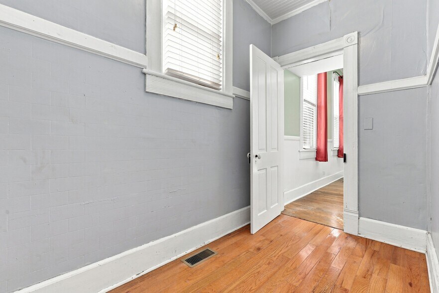 More Photos Of 339 W Main St, Easley Office For Sale