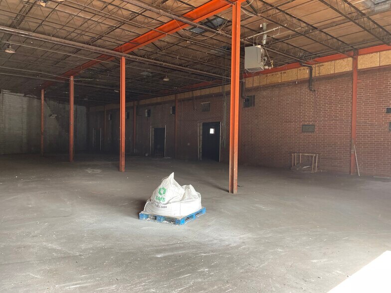 More Photos Of 3455 Empire Blvd SW, Atlanta Warehouse For Sale