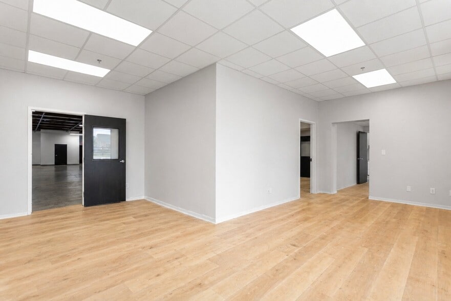 More Photos Of 114 S State St, Haw River Manufacturing For Sale