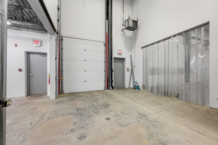 More Photos Of 5267 67 Av, Lloydminster Warehouse For Sale