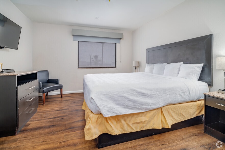 More Photos Of 3616 Veterans Blvd, Del Rio Hotel For Sale