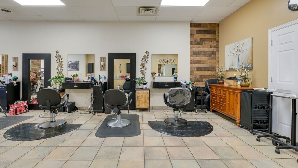 More Photos Of 42 S York Rd, Hatboro Storefront For Sale