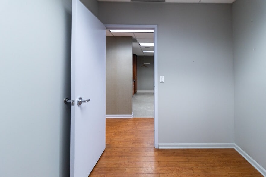 More Photos Of 2400 N Ashland Ave, Chicago Medical For Lease