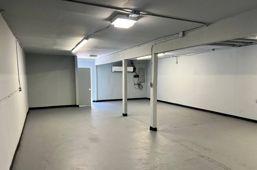 More Photos Of 10612 Whittier Blvd, Whittier General Retail For Sale