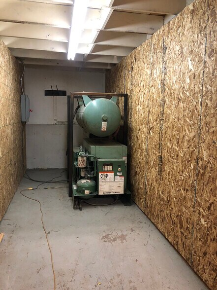 More Photos Of 41 Jamison Dr, Evanston Industrial For Sale