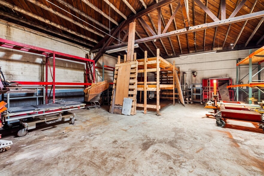 More Photos Of 5417 Adeline St, Oakland Auto Repair For Sale