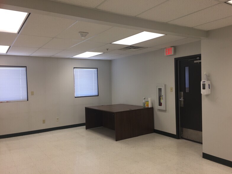 More Photos Of 6450 E Yellowstone Hwy, Evansville Warehouse For Lease