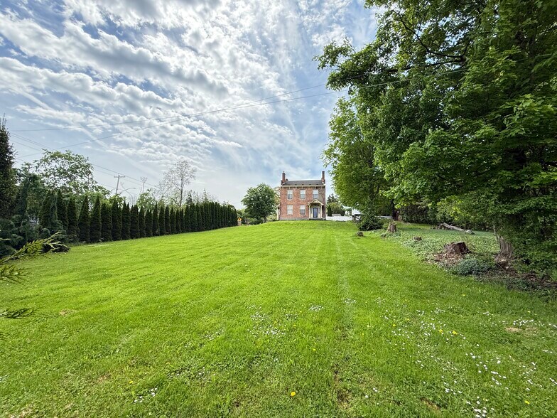 More Photos Of 4794 W Seneca Tpke, Syracuse Flex For Sale