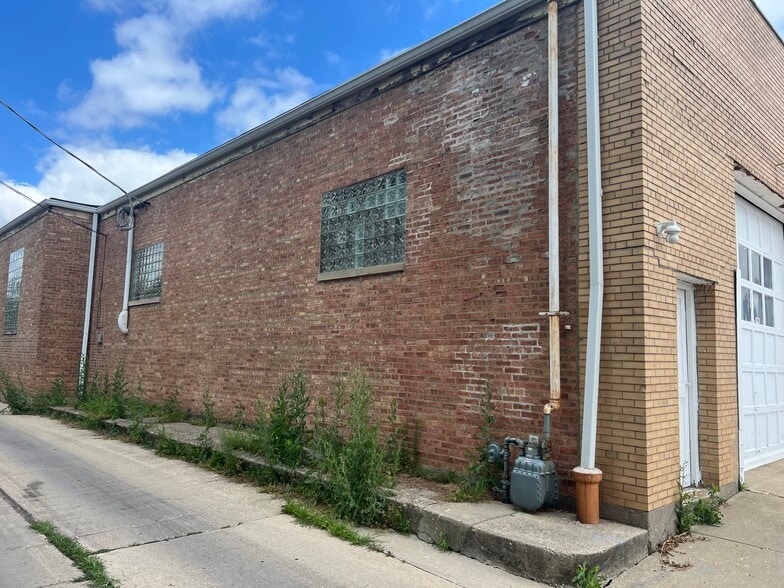 More Photos Of 7829-7839 W Grand Ave, Elmwood Park Warehouse For Sale