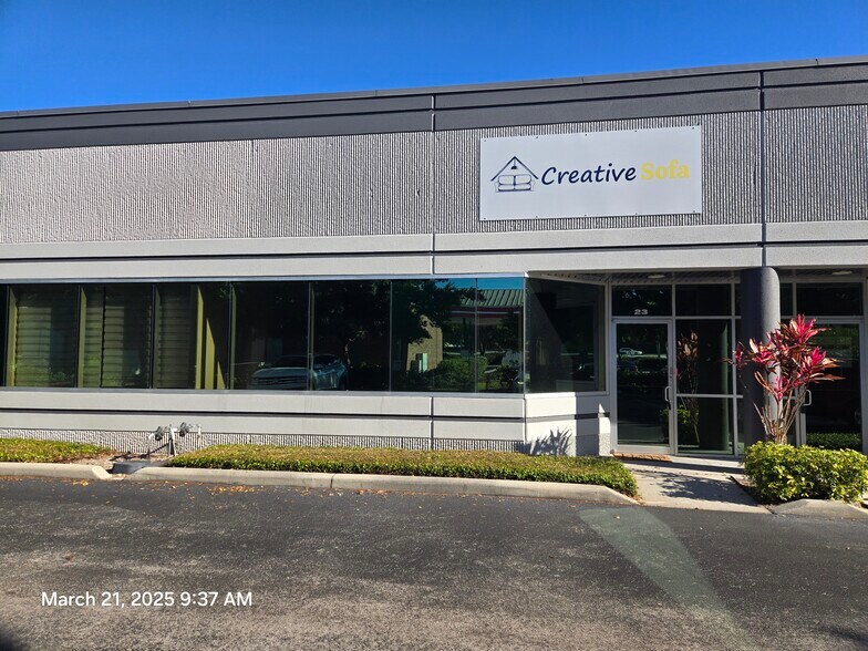 More Photos Of 7901 Kingspointe Pky, Orlando Showroom For Lease