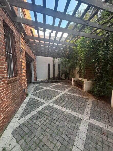More Photos Of 1601-1607 N Franklin St, Tampa General Retail For Lease