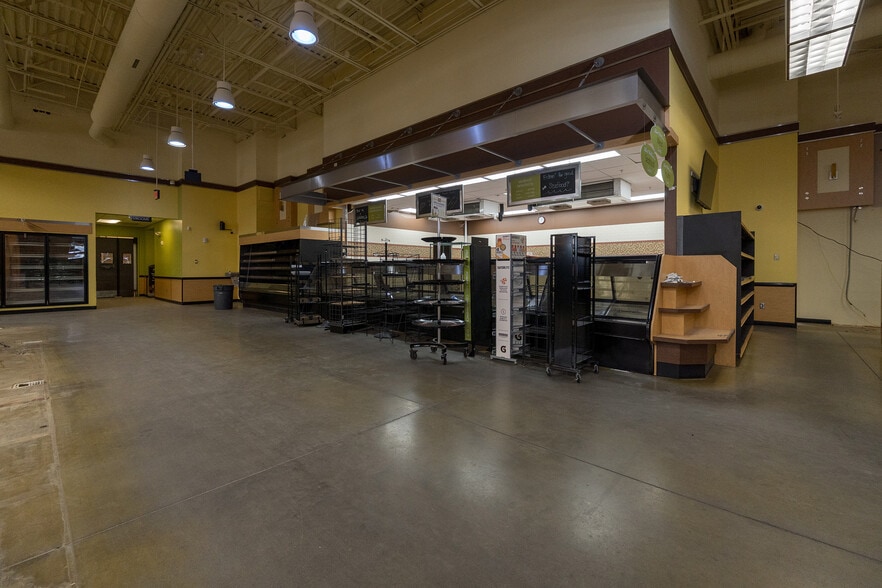 More Photos Of 3253 Dodge St, Omaha Hotel For Sale