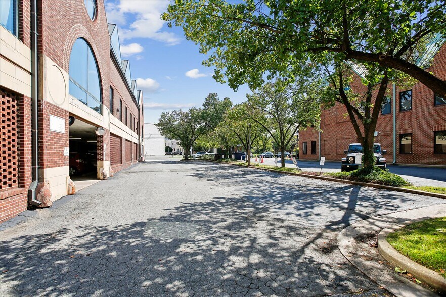 More Photos Of 1501 Duke St, Alexandria Office For Lease