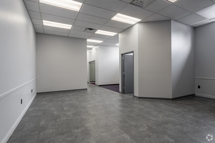 More Photos Of 3775 Elizabeth St, Riverside Office For Sale